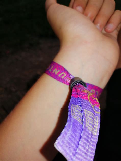 how to take off fair wristbands